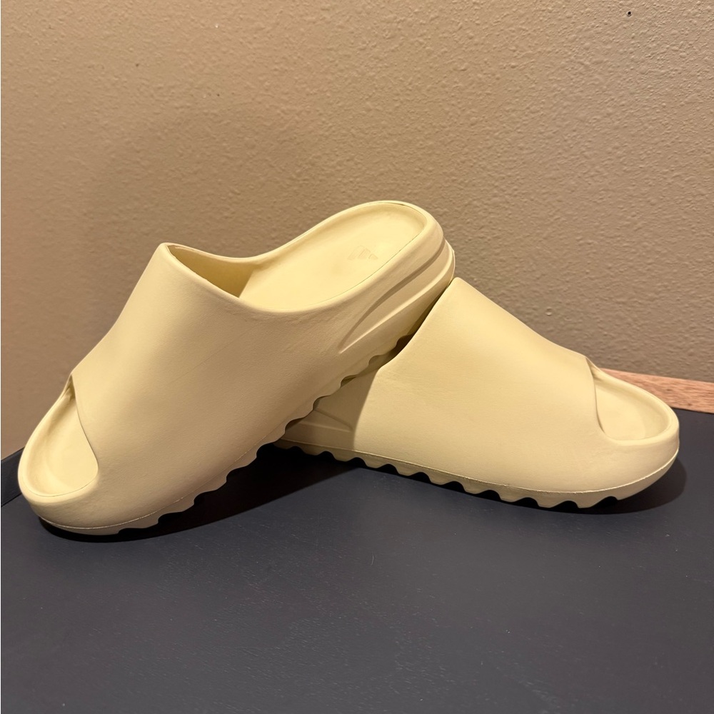 Adidas Yeezy Slides Men’s Size 8 Bone Tan Slip On Comfort No Box